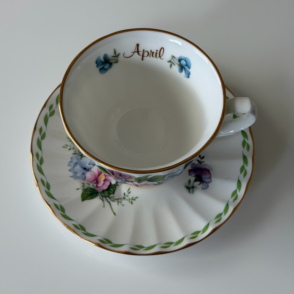 Golden Crown E & R April Floral Bone China Teacup and Saucer Set-Made in England - Picture 5 of 9